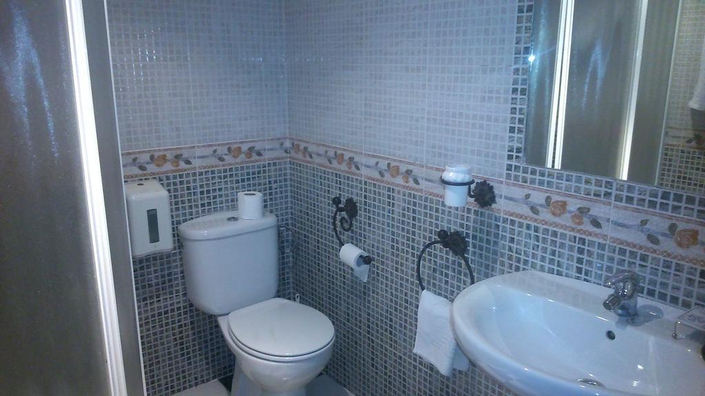 Hostal El Camionero Burguillos Del Cerro Phòng bức ảnh
