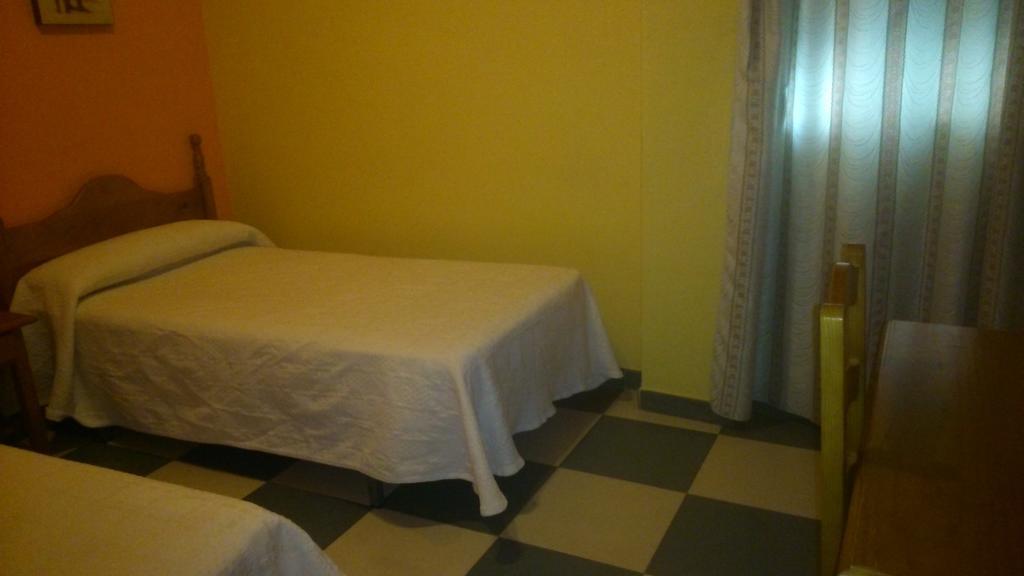 Hostal El Camionero Burguillos Del Cerro Phòng bức ảnh